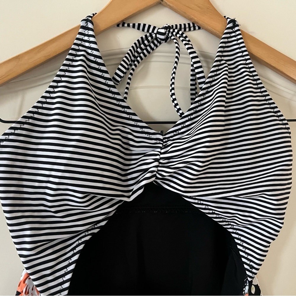 Cupshe Black & White Striped Floral One Piece Swimsuit Women’s Size Medium - Picture 3 of 12